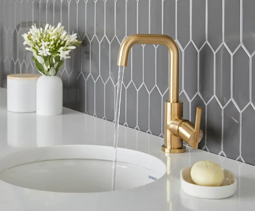Vista 2 de Gerber Parma - Grifo de baño de un solo mango con drenaje de metal incluido