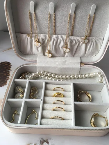 Vista 6 de Joyero organizador para viajes, joyería de piel sintética, para aretes, anillos, collares, cajas de regalo de cumpleaños de Navidad para mujeres
