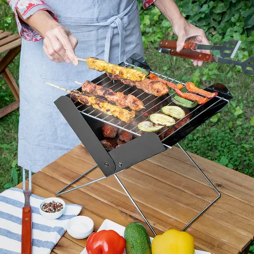 Vista 2 de Mini Barbacoa Plegable Portátil para Carbón Foldecue InnovaGoods