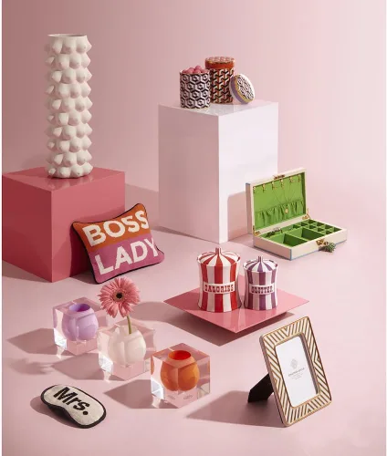 Vista 3 de Personality Boss Lady Needlepoint Almohada