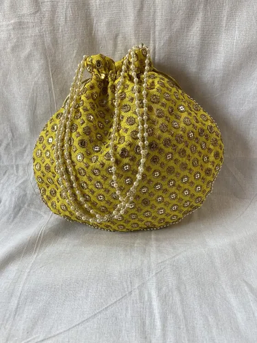 Vista 4 de Bolso de mano con asa de perlas de Batwa, diseño étnico indio, para mujer