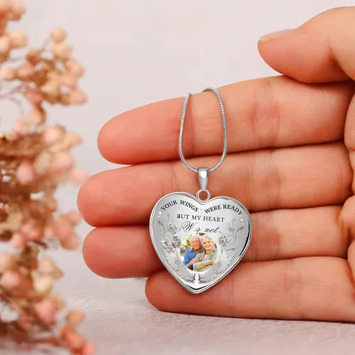Vista 5 de Drawelry Collar conmemorativo personalizado con foto, dije personalizado con foto y alas de ángel, cadena de plata de ley con placa para mujeres