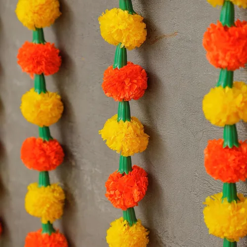 Vista 12 de Desi Favors Guirnaldas de caléndula naranja de 6 pies Guirnalda de flores artificiales Decoración de boda india Hosuewarming, guirnaldas
