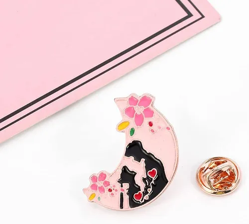 Vista 2 de Sailor Anime Moon Cosplay Pines Alfileres esmaltados de anime, broche de flor de rosa roja con diseño de luna, insignias de metal, regalos