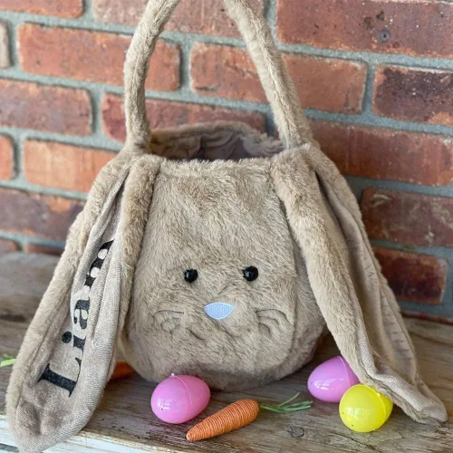 Vista 5 de Cesta de Pascua personalizada de conejo, cesta de Pascua de piel con nombre, cubo de Pascua de felpa, bolsa de regalo de Pascua personalizada