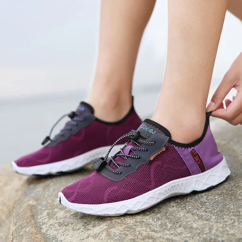 Vista 4 de Whatseaso Zapatos acuáticos para mujeres y hombres, ligeros, de secado rápido, para playa, adultos, zapatos deportivos para natación, surf, piscina