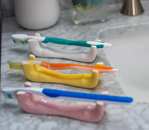 Vista 5 de Soporte para cepillos de dientes HoldMeDry simple y único para mejorar la higiene diaria (rosa)