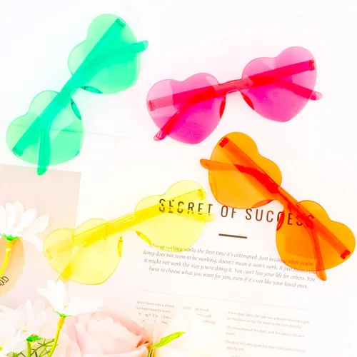 Vista 6 de 4PCS Heart Glasses for Women - Cute Sunglasses for Party, Festivals & Color War Accessories