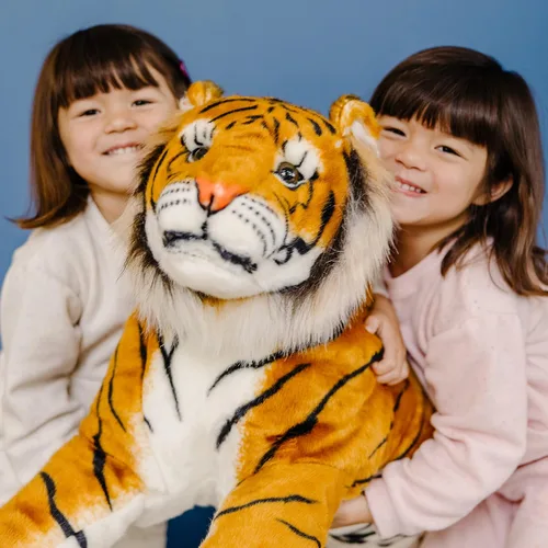 Vista 2 de Tigre gigante de peluche de Melissa & Doug, realista (más de 5 pies de largo)