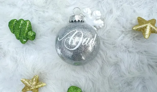 Vista 9 de Adorno de Navidad personalizado, bola de purpurina con nombre personalizado, plástico inastillable, tamaños, incluye caja de regalo, decoración