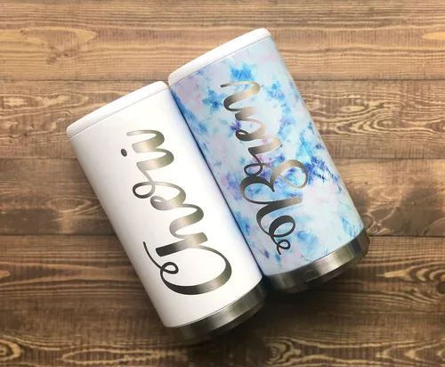Vista 4 de Enfriador de latas delgado personalizado de acero inoxidable, enfriador de latas delgadas grabado con láser, funda de acero inoxidable de 12 onzas