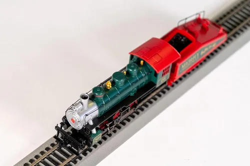 Vista 7 de Bachmann Trenes - USRA 0-6-0 w/Smoke & Slope Tender - NP&S® #25 - Navidad - Escala HO