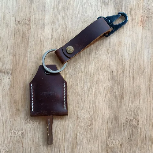 Vista 5 de Funda de cuero hecha a mano para llavero con funda para llavero de estilo vintage, accesorios elegantes, funda protectora para llaves