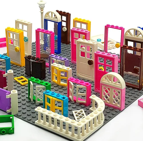 Vista 8 de 110 piezas de puertas, ventanas, cercas y luces para MOC, juego de bloques de construcción creativo para decorar casas de calle, compatible