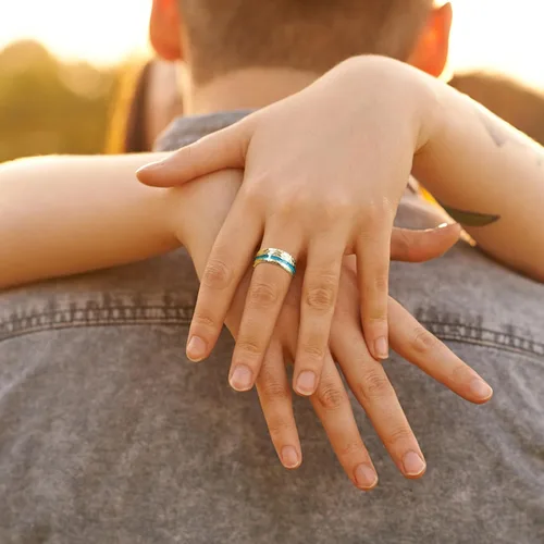 Vista 4 de Alianzas de compromiso de boda para mujer, anillo de aleación para hombre, regalo de cumpleaños de Navidad