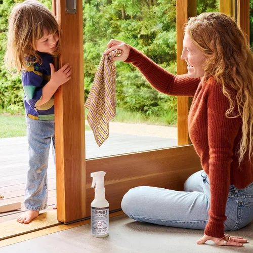 Vista 6 de Botella de limpiador de vidrio Mrs. Meyer's Clean Day, aroma a lavanda, 24 fl oz (Paquete de 1)