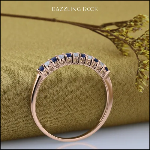 Vista 15 de Dazzlingrock Collection Alianza de boda apilable de zafiro azul y diamante blanco redondo alternativo en oro de 10 quilates