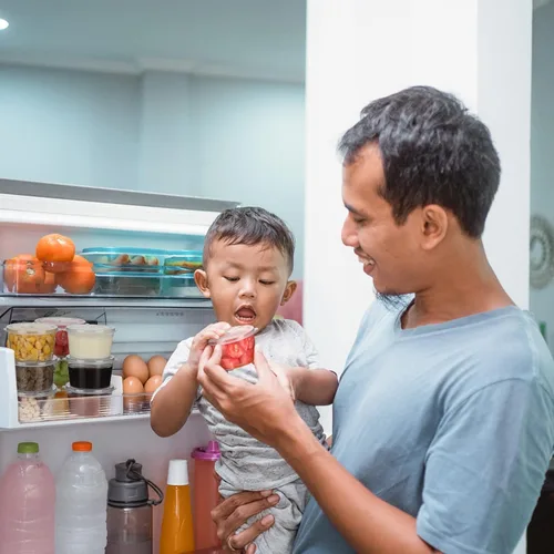 Vista 6 de Didaey 100 recipientes de almacenamiento de alimentos para bebés de 4 onzas con tapas con bisagras, pequeños recipientes desechables de plástico