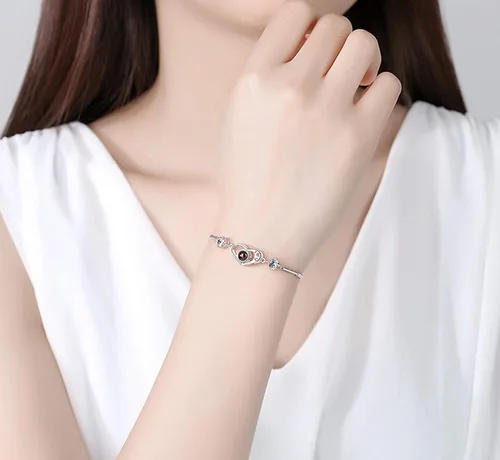 Vista 4 de KnSam - Pulsera de 100 idiomas con corazón de plata para mujer
