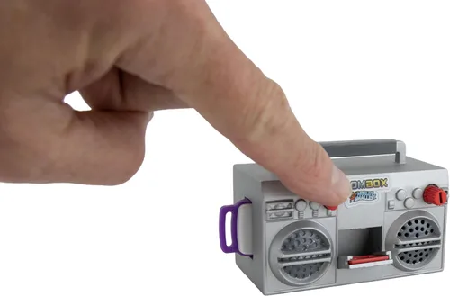 Vista 5 de World's Smallest Boombox, Boombox miniatura totalmente funcional retro de los años 80. ¡Reproduce tu música con la memoria USB incluida!