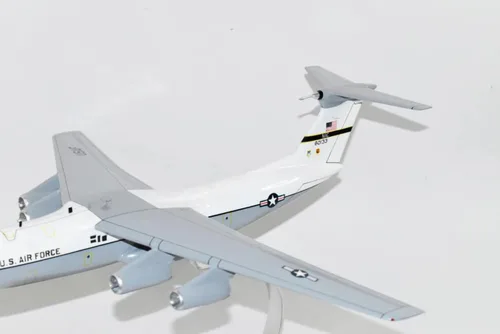 Vista 5 de Lockheed Martin® C-141a Starlifter, 438th Maw 30th MAS 66-0133, modelo a escala de caoba de 18