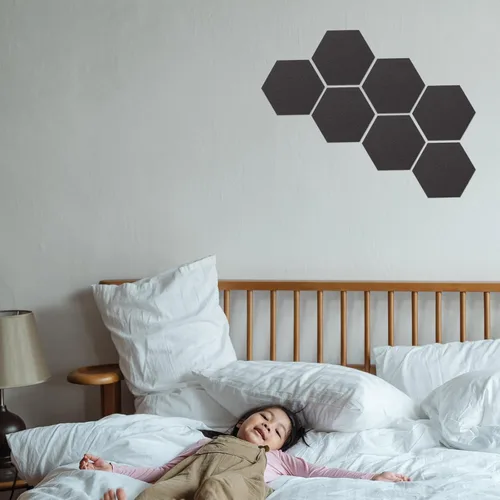 Vista 5 de Tablero de pared hexagonal de fieltro autoadhesivo, 12 unidades, azulejos de notas de boletín absorbentes de sonido para decoración del hogar Negro