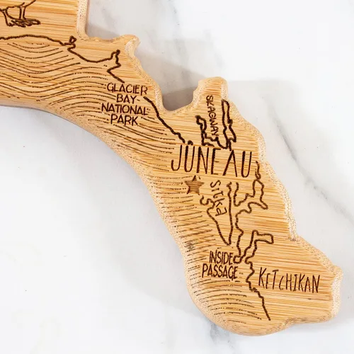 Vista 6 de Totally Bamboo Destination Alaska State - Tabla para servir y cortar con forma de estado, incluye corbata para colgar para exhibición en la pared
