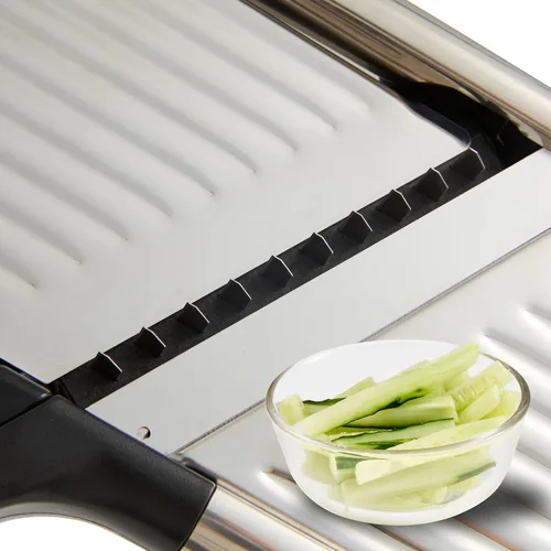 Vista 14 de Restaurantware Rebanadora de mandolina ajustable de acero inoxidable, cortador de verduras estándar alemán con protector de cuchilla, guantes