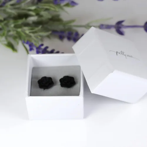 Vista 3 de Aretes hipoalergénicos para suculentas para orejas sensibles (negro mate, postes de plástico 100% libres de metal)