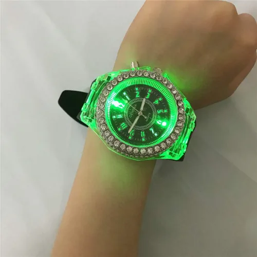 Vista 7 de CdyBox - Reloj de pulsera de silicona con luces de colores LED luminosos para niñas y niños