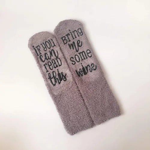 Vista 7 de CHANGGER Calcetines unisex con texto en inglés "If You Can Read This Bring Me Some Fuzzy Funny Saying Crew Socks Christmas Unisex Gift