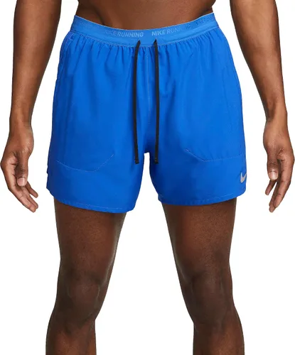Vista 2 de Nike Pantalones cortos de correr Dri-Fit Stride de 5 pulgadas para hombre, Negro