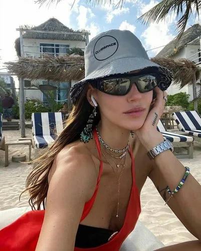 Vista 4 de SORVINO Gafas de sol de moda envolventes para hombres y mujeres, gafas de sol ovaladas deportivas de moda, gafas futuristas, Negro + Plateado
