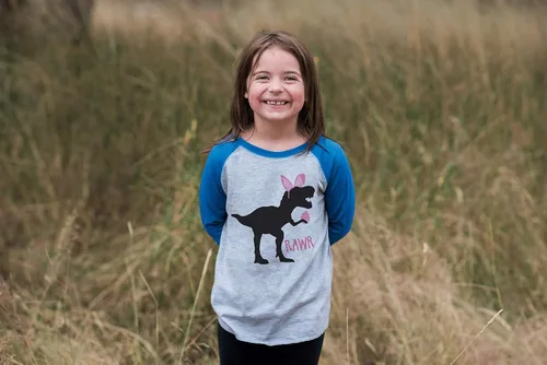 Vista 3 de 7 ate 9 ropa de bebé niña dinosaurio feliz Pascua azul raglán
