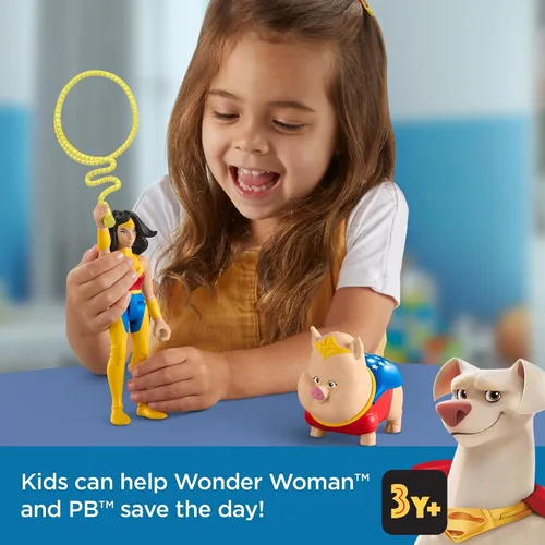Vista 2 de Fisher-Price DC League of Super-Pets Juguetes preescolares Wonder Woman y PB Juego de figuras posables para juegos de simulación para niños a partir