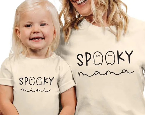 Vista 4 de Camisetas de Halloween a juego con texto en inglés "Mommy and Me" (mamá espeluznante)