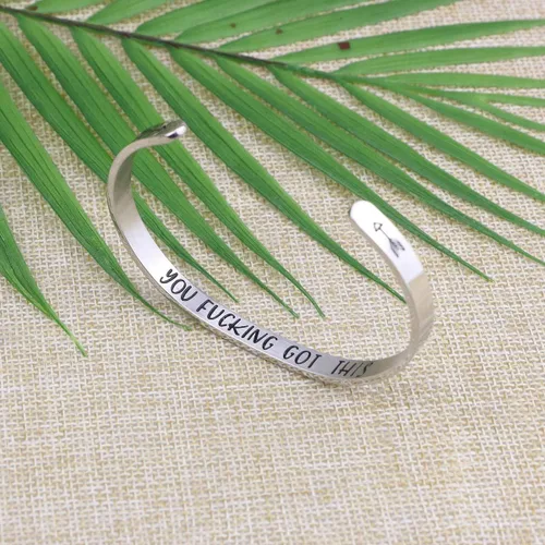 Vista 4 de Joycuff - Pulseras inspiradoras para mujer regalo personalizado para mamá pulsera con frase grabada joyas para cumpleaños