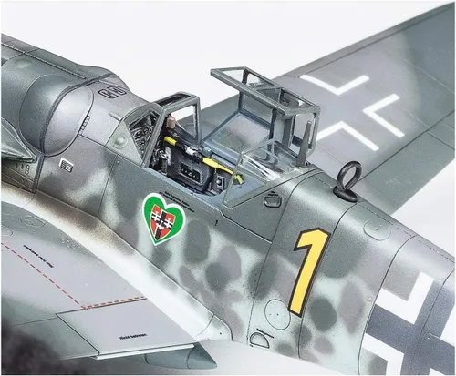 Vista 4 de Tamiya 60790 1/72 Messerschmitt BF109 G-6 Kit de avión modelo de plástico