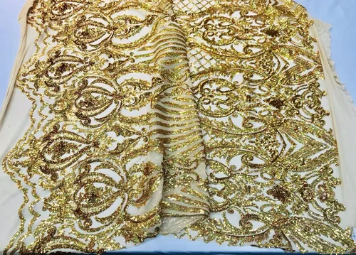 Vista 7 de Diseño de lentejuelas de damasco iridiscente dorado en una malla elástica de 4 vías por yarda.