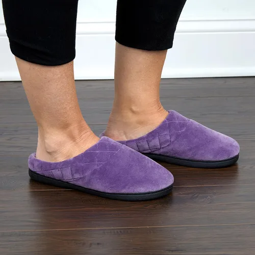 Vista 4 de Dearfoams Darcy - Pantuflas de velour de microfibra, tipo zueco con bordes acolchados, para mujer