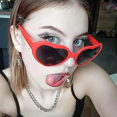 Vista 3 de Gafas de sol en forma de corazón para mujer, lindos lentes de corazón retro Taylor, lentes de sol Cupid UV400