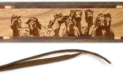 Vista 16 de Marcador de madera grabado con borla, también disponible sin personalización