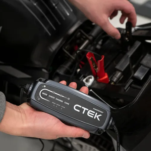 Vista 6 de CTEK CT5, Cargador de Batería Automotriz de 12V para Auto, Motocicleta, ATV, Motonieve - Cargador de Batería por Goteo y Mantenedor de Batería