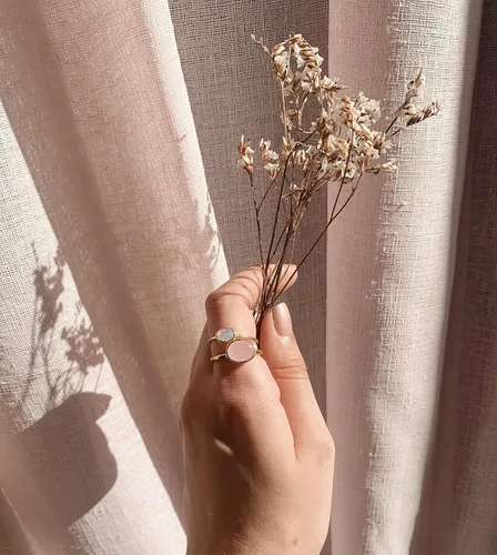 Vista 64 de Oval Birthstone Ring Bezel Set in Vermeil Gold, Sterling Silver, or Rose Gold, Stacking Birthstone Ring [rOMB]