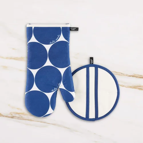 Vista 2 de Kate Spade New York Joy Dot - Manoplas de horno y agarrador de ollas juego de 2 unidades, 7 x 13 pulgadas, 8 pulgadas, redondo, azul marino/crema