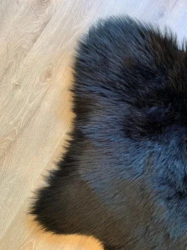 Vista 4 de LAMBZY Alfombra de oso de oveja sintética, súper suave, hipoalergénica, sedosa, para sala de estar, habitación de los niños, sofá (6 x 9 pies, negro)