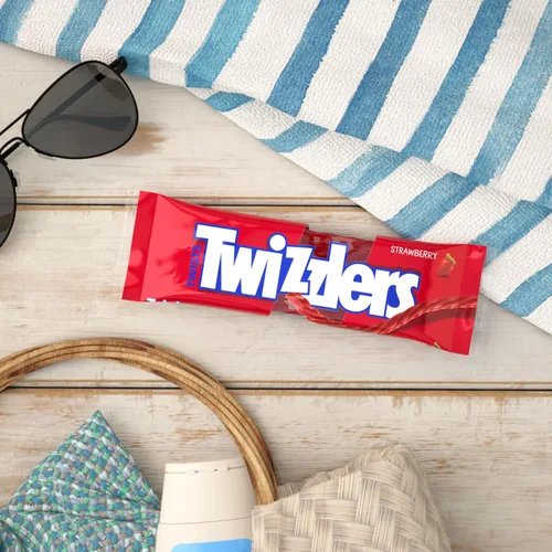 Vista 5 de TWIZZLERS Twists - Paquete de dulces masticables con sabor a fresa, 2.5 onzas (18 unidades)