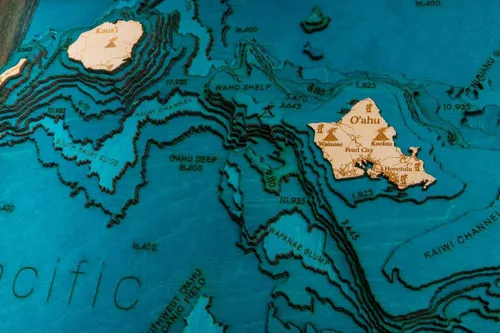 Vista 2 de Mapa de madera 3D de las islas hawaianas, grande, 24 pulgadas de largo x 31 pulgadas de ancho
