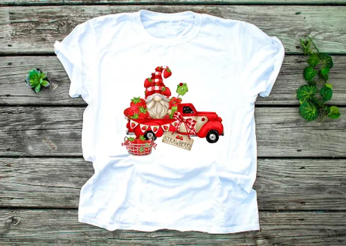 Vista 2 de Transferencia de sublimación de fresas de gnomo de camión, transferencia de sublimación de verano, fresa, sublimación de gnomos, gnomos, camisa
