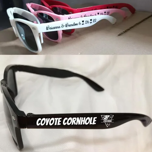 Vista 2 de 100 lentes de sol de boda personalizados a granel para invitados recuerdos de fiesta lentes de sol con logotipo personalizado para mujeres y hombres